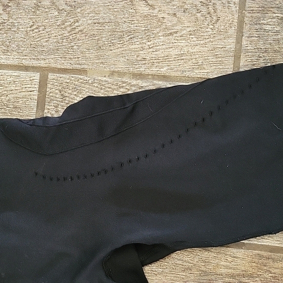 Laser Cut Out Leggings Size Small - Picture 5 of 6